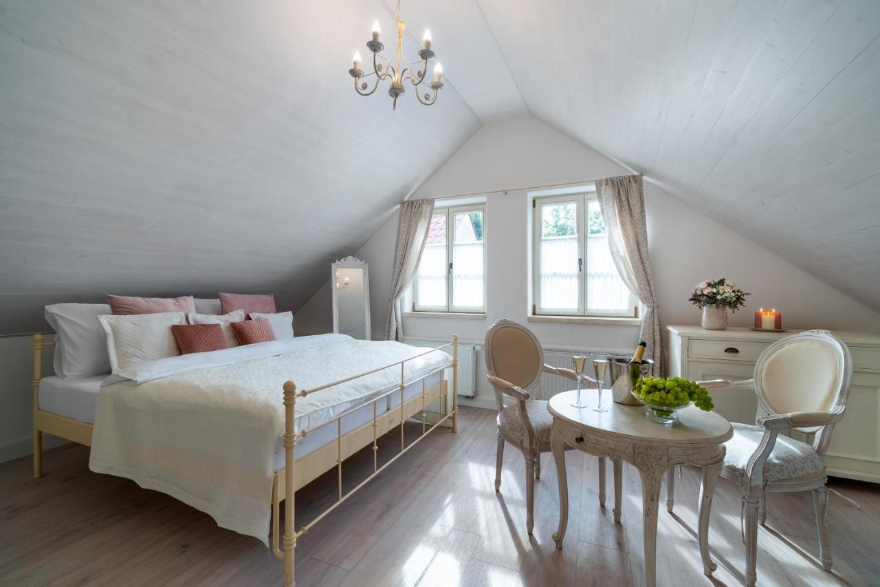 Boutique Hotel Soukenikuv Dum 쿤타호라 외부 사진