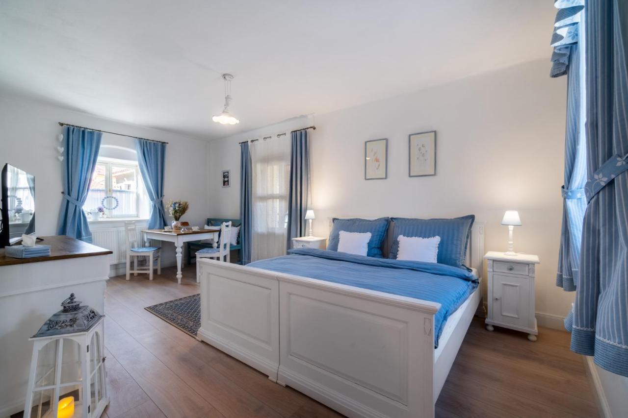 Boutique Hotel Soukenikuv Dum 쿤타호라 외부 사진
